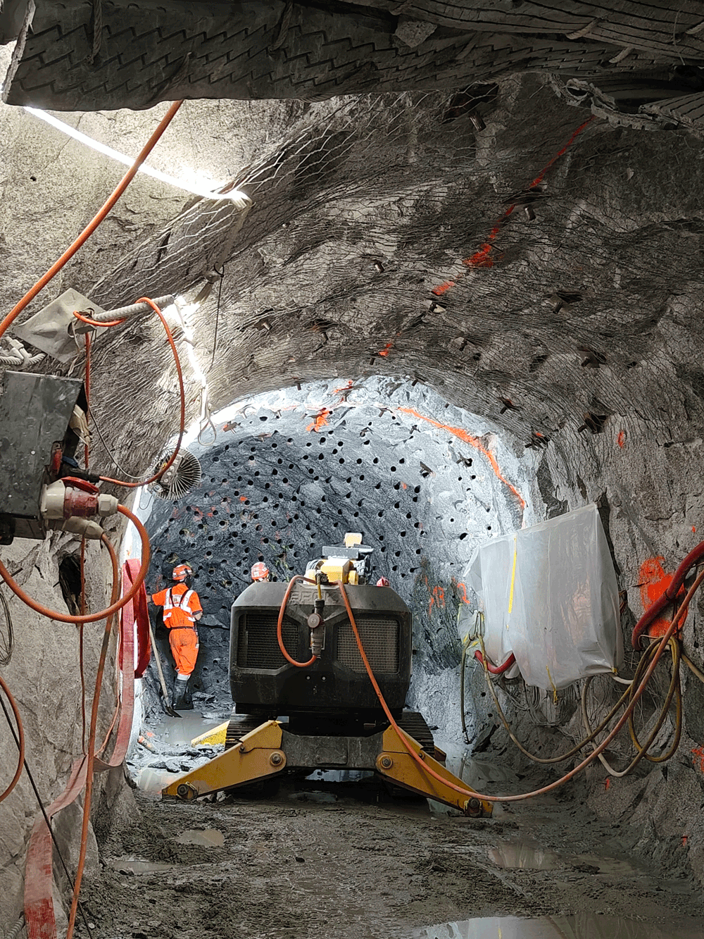 Final construction phase of the new side tunnel has begun